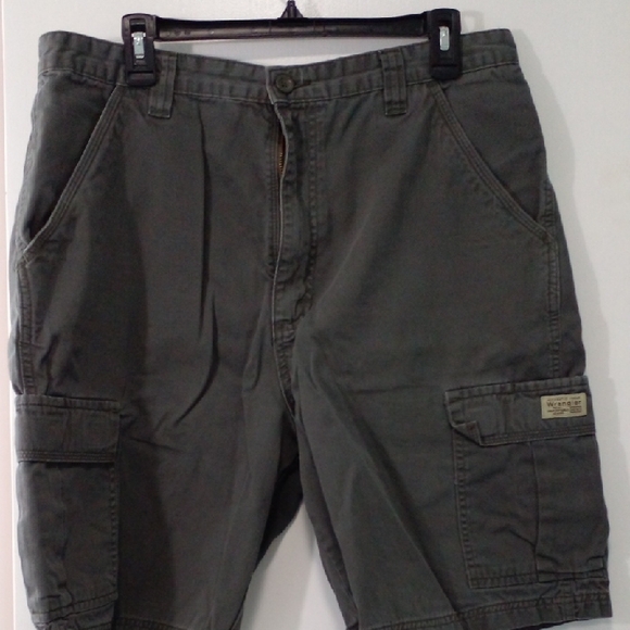 Wrangler Men's Dark Gray Cargo Shorts - Picture 5 of 6